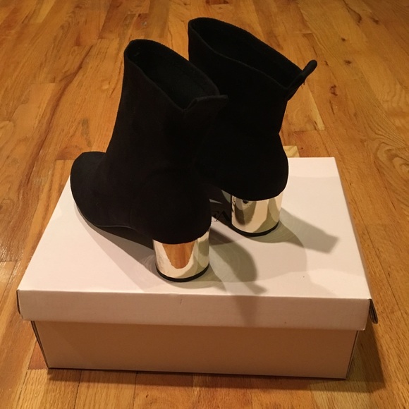 🔥CLEARANCE🔥Beautiful Black Suede JustFab Booties - Picture 2 of 6